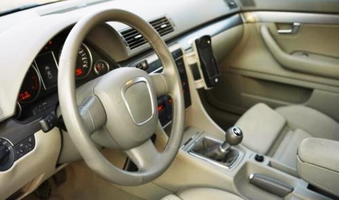 Plasty v automobilech