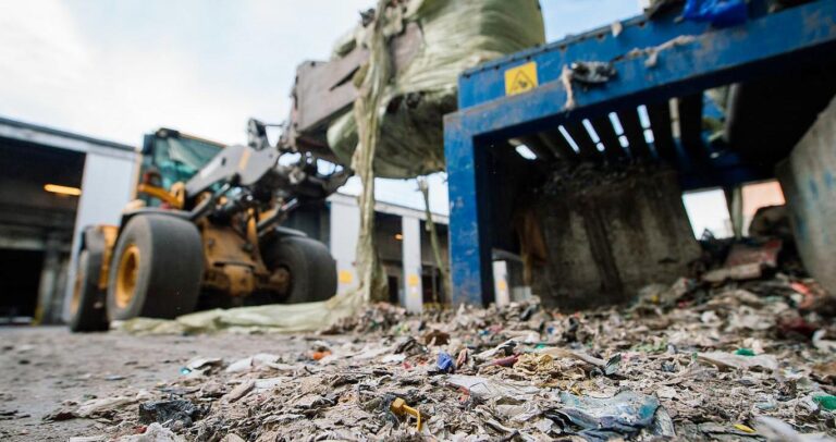 Temná pravda za „revoluční“ recyklací Švédska