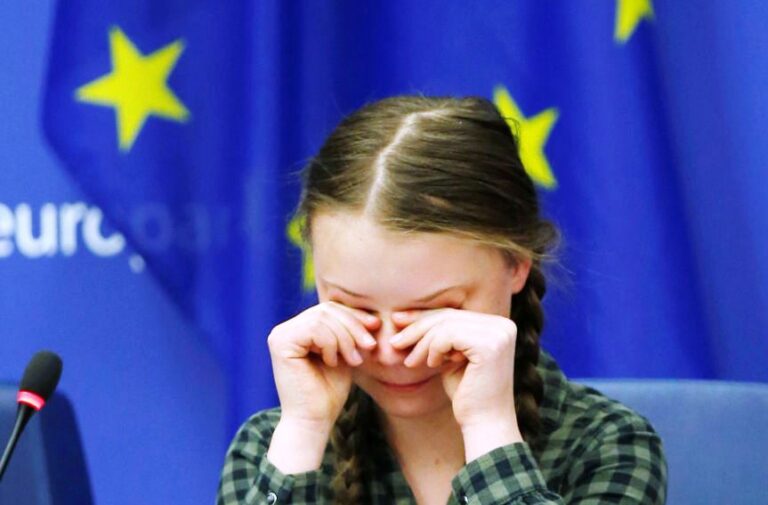 Globální lídři tleskali Gretě Thunberg za slova o udržitelnosti prázdných významů