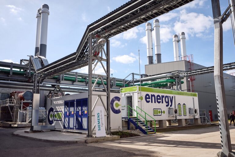 C-Energy Planá uvádí do provozu největší bateriové úložiště v ČR dodané firmou Siemens