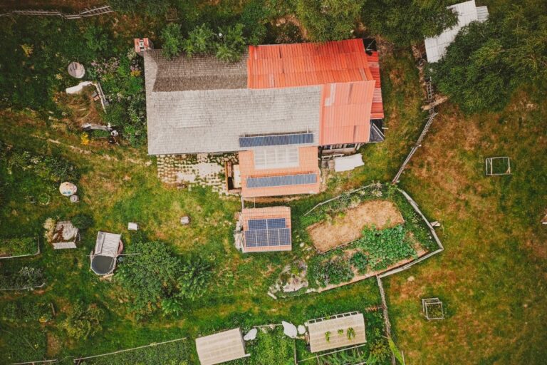 Provoz rodiného domu pomocí solární energie a bez elektrické přípojky