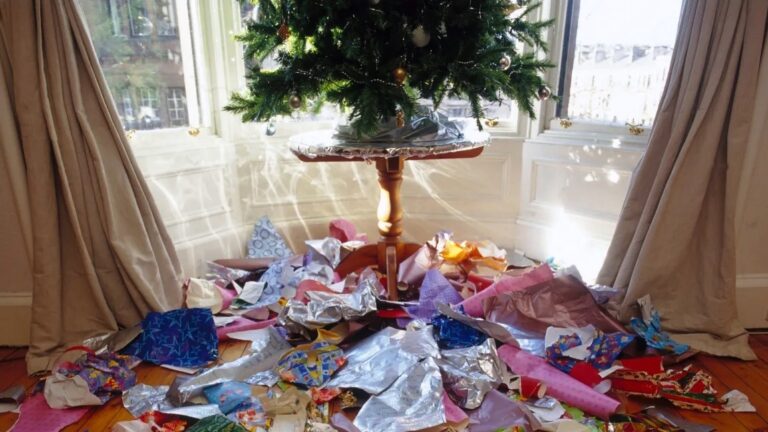 Co s použitým vánočním balícím papírem?