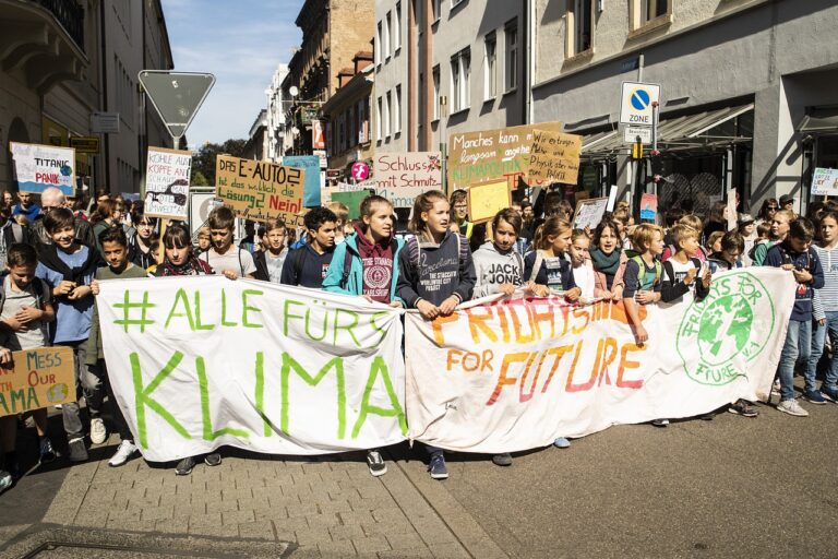 Demonstrace v Praze kvůli letošním požárům a klimatické změně