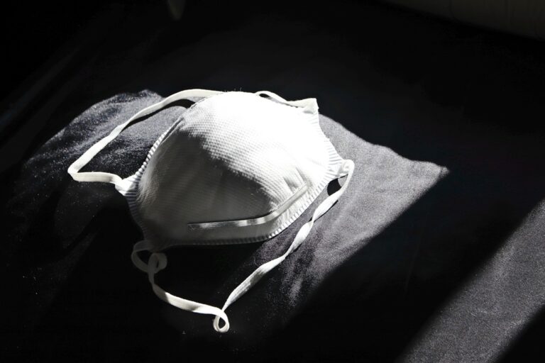 Jaké jsou podmínky trhu obličejových masek, roušek nebo respirátorů?