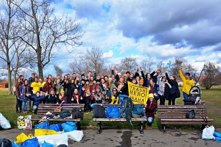 Zálohy PET lahví a nápojových plechovek by významně přírodě ulevilo.